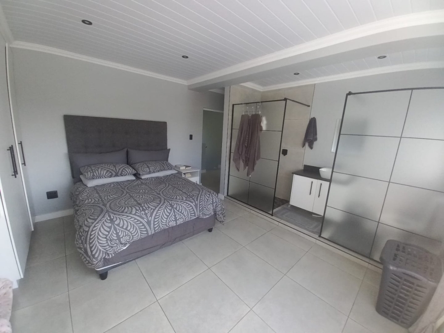 4 Bedroom Property for Sale in Hartenbos Heuwels Western Cape